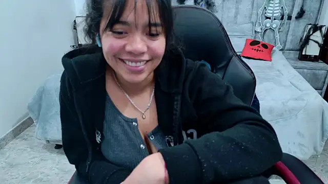 laureentt_ Chat XXX in diretta