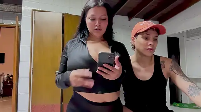 Marcella_and_laura Webcam show