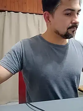 Chat XXX ao vivo de Bradd_32