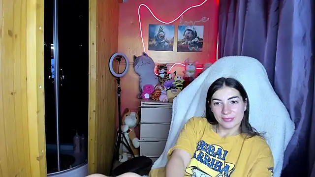 Fiery_Brunette_ Adlı Modelin Canlı XXX Sohbeti