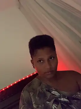 madelltheebony's Live XXX Chat