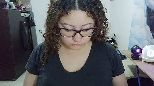 curly_greeneyed Adlı Modelin Canlı XXX Sohbeti