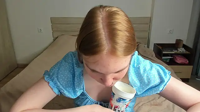XXX chat uživo modela ReddHotPipper
