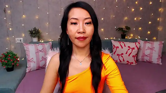 LiaPak's Live XXX Chat