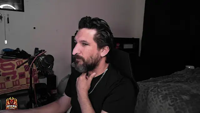 DevilPup75_ Chat XXX in diretta