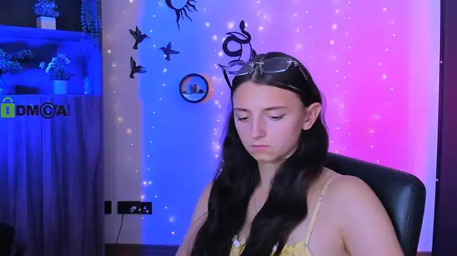 caroline_honeyy Adlı Modelin Canlı XXX Sohbeti
