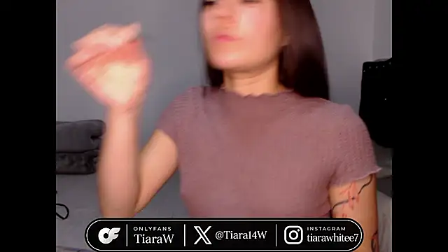 TiaraWhitee: απευθείας συνομιλία ΧΧΧ