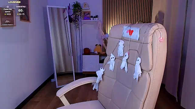 Evacadooo Adlı Modelin Canlı XXX Sohbeti