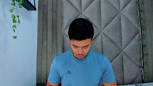TylerWest_: онлайн-секс-чат