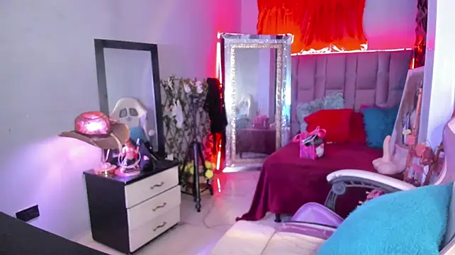 Charllote23's Live XXX Chat