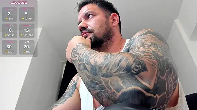 musclemonster31's Live XXX Chat