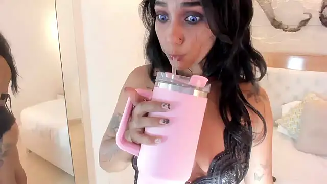 צ'אט XXX בשידור חי של NINAMARTINS