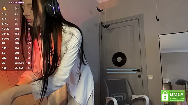 ReikoBartone Adlı Modelin Canlı XXX Sohbeti