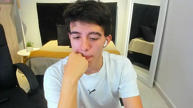 Austinboltn Live XXX chat