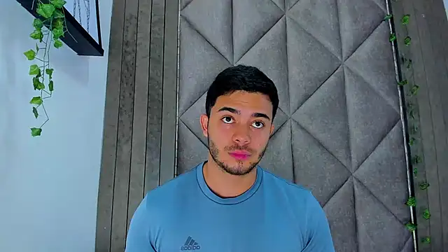 Chat XXX ao vivo de TylerWest_