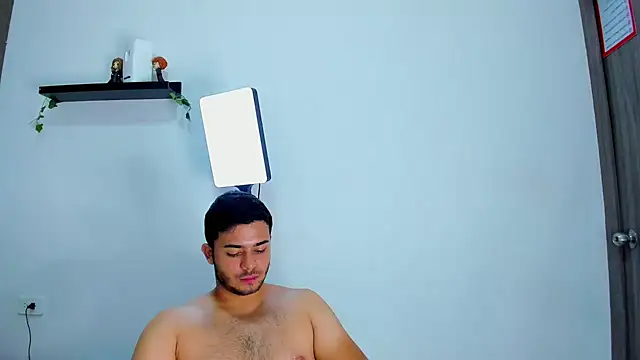 צ'אט XXX בשידור חי של TylerWest_