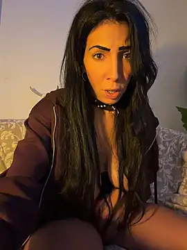 YasmineRiva Adlı Modelin Canlı XXX Sohbeti