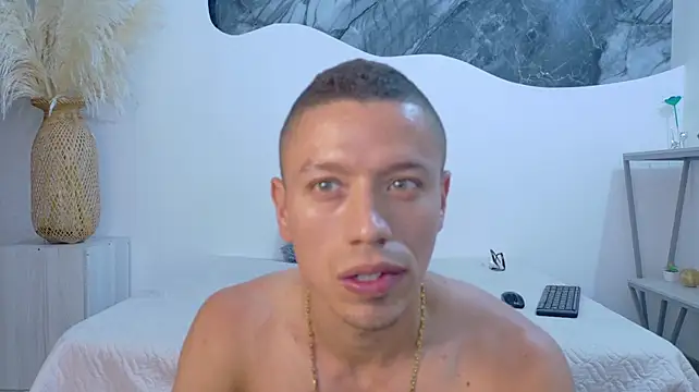 Thiago_16: απευθείας συνομιλία ΧΧΧ