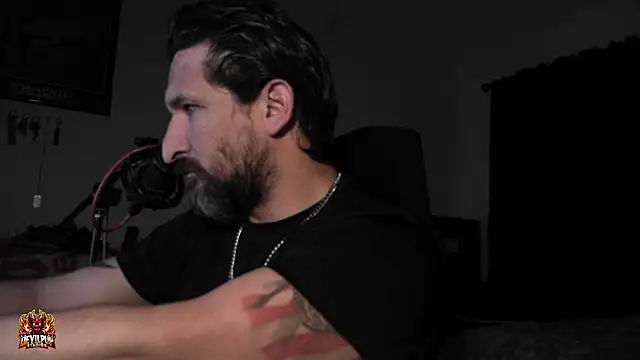 DevilPup75_ live XXX chat