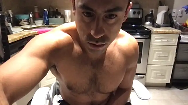Chat XXX en directo de BigGuyMuscle