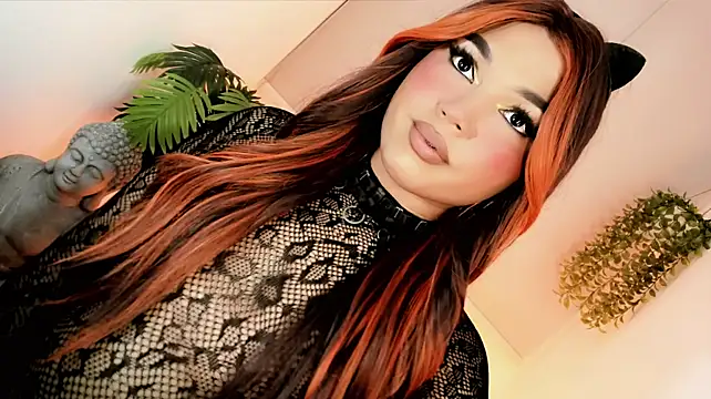 misstreslatin Chat XXX in diretta