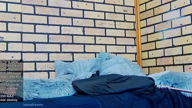 Chat XXX en directo de IvoryDreams