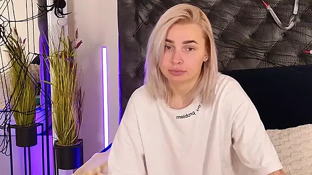 EmmiLiven Live XXX chat