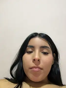 LovelyEyess Adlı Modelin Canlı XXX Sohbeti
