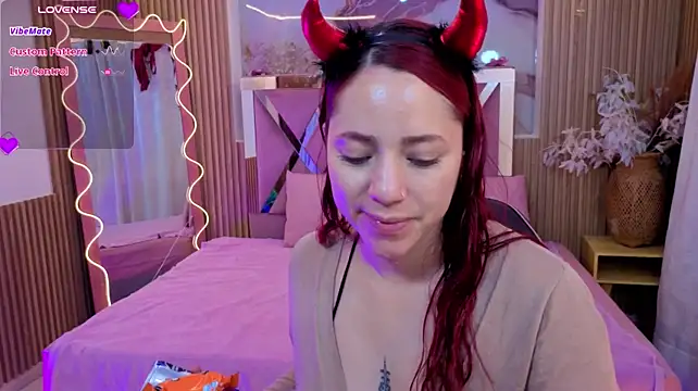 ANNE_TAY1 Adlı Modelin Canlı XXX Sohbeti