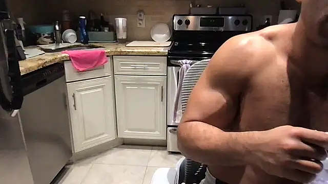 BigGuyMuscle live XXX chat