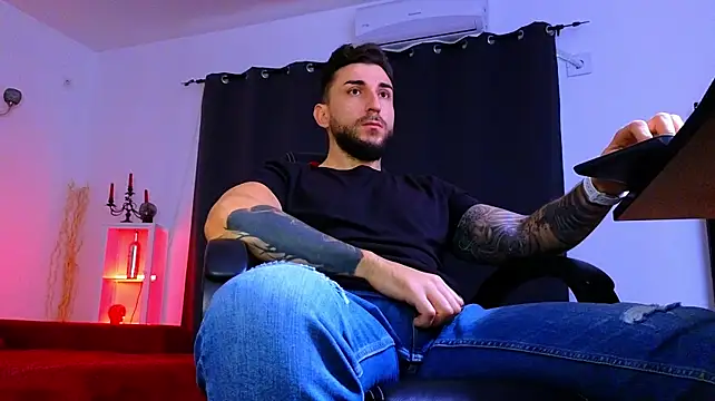 MightyAaron66 Live XXX-Chat