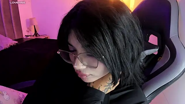 Kitty_Gang Adlı Modelin Canlı XXX Sohbeti