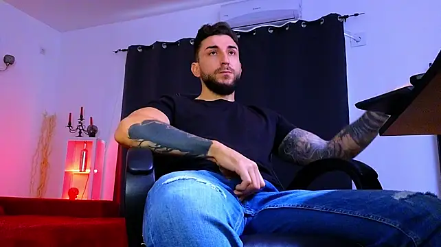 MightyAaron66 Live XXX-Chat