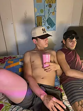 TwoLatinosxxx Live XXX-chat
