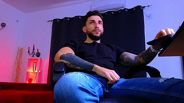 צ'אט XXX בשידור חי של MightyAaron66