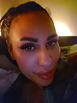دردشة KatiaDivine الجنسية المباشرة