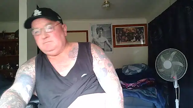 KINKYBLUEYES69 webkamerás műsora