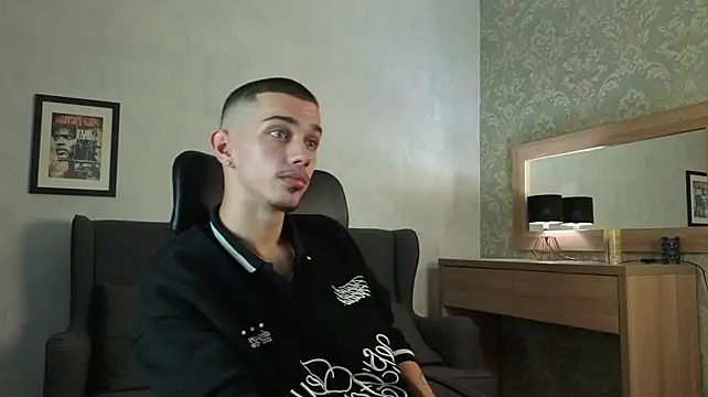 Chatroom XXX en direct de KaydenDrew