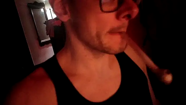 צ'אט XXX בשידור חי של MasterDaddyCool