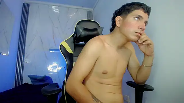 Czat XXX na żywo – Funnyboyy_