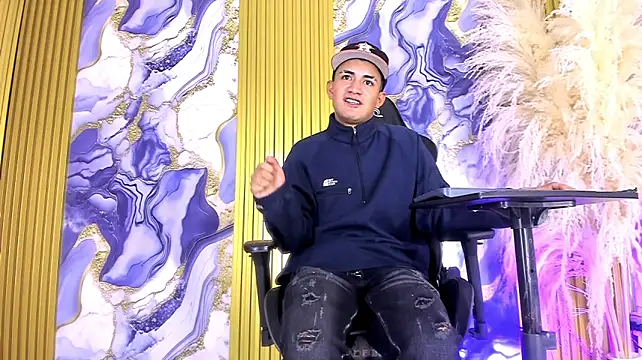 NIO_KLOUDS_'s Live XXX Chat