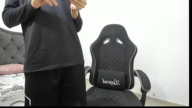 Estiv18_ Live XXX-Chat