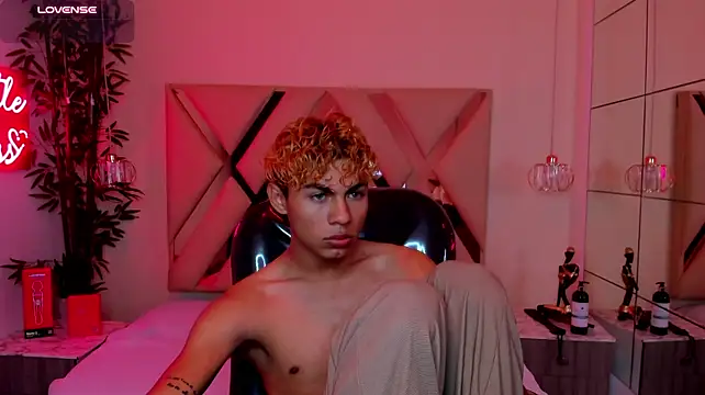 Show modela Anyelo_Twink na web-kameri