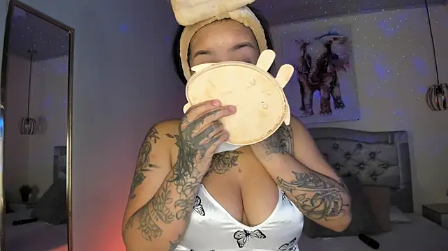 Chat +18 de ayshel__ ao vivo
