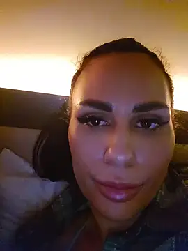 KatiaDivine Adlı Modelin Canlı XXX Sohbeti
