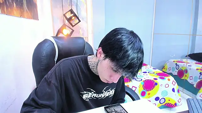 Cry_thereal 即時 XXX 聊天