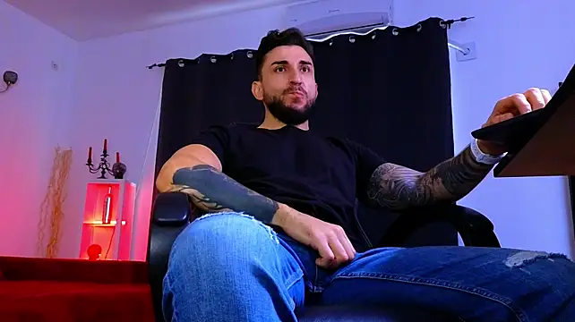 MightyAaron66 XXX чат на живо