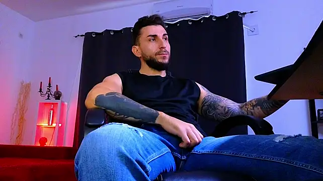 MightyAaron66's Live XXX Chat
