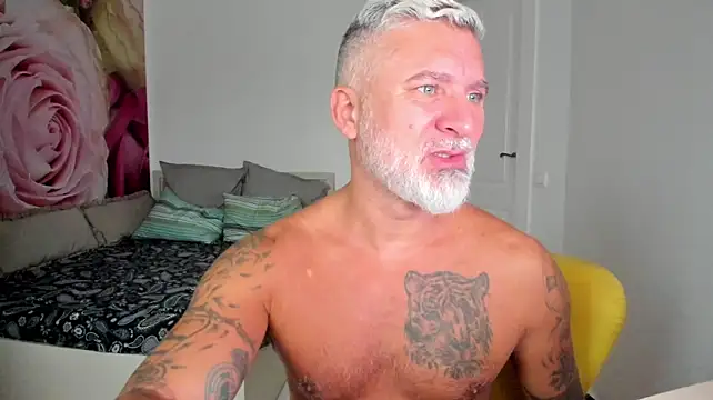 BlowMyXXL's Live XXX Chat