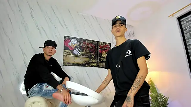 צ'אט XXX בשידור חי של COOL_BOYS2